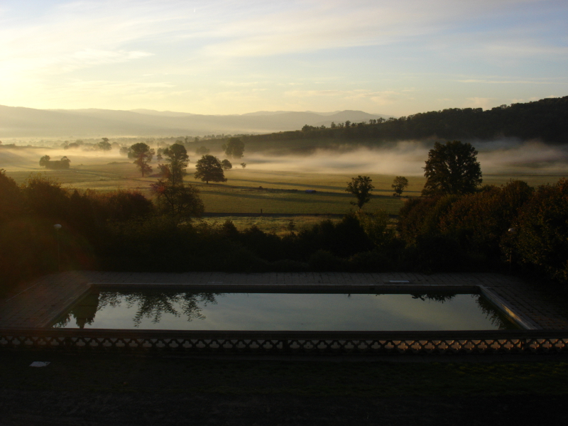 Piscine au lever du soleil